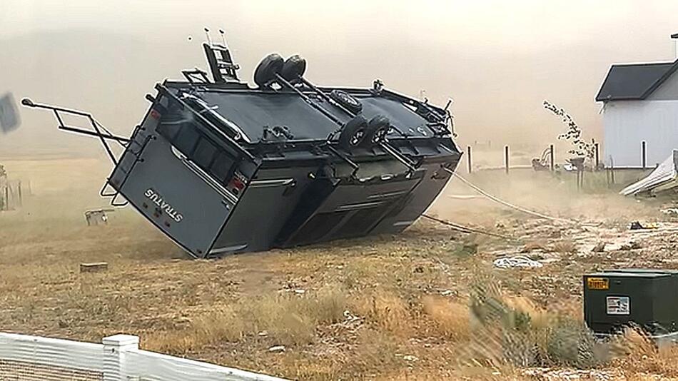Heftige Winde in Idaho – Wohnwagen macht sich selbstständig