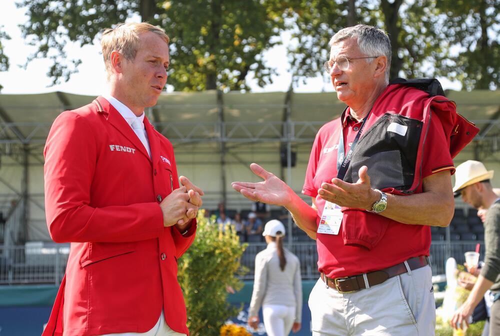 Springreiter David Will und Bundestrainer Otto Becker