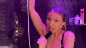 KORREKTUR: Anna-Carina Woitschack tanzt und singt unter der Dusche