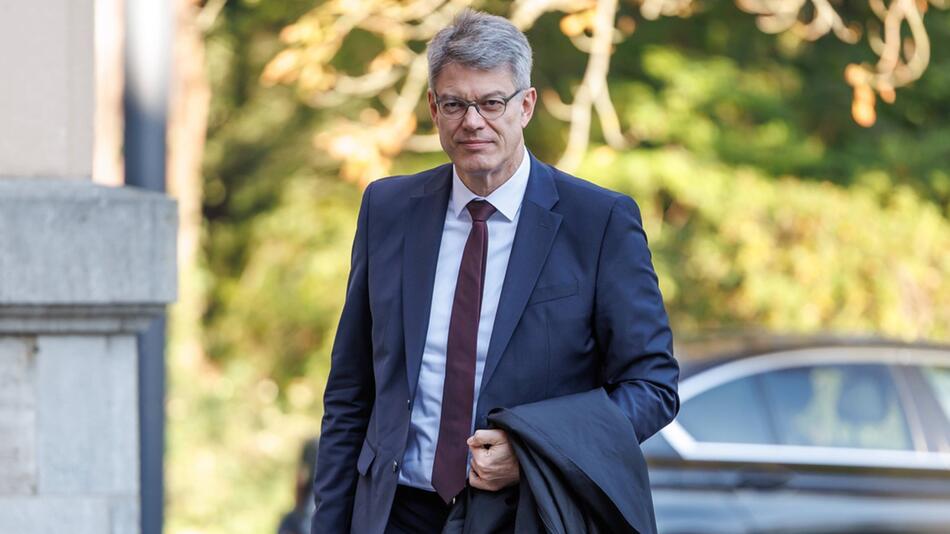 Bundesverkehrsminister Patrick Schnieder bei der Ankunft zur Kabinettsklausur am Dienstag.