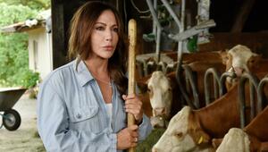 Dorfhelferin Katja (Simone Thomalla) versorgt die Tiere auf dem Bauernhof der Familie Springer.