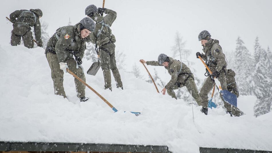 Schneechaos in Österreich