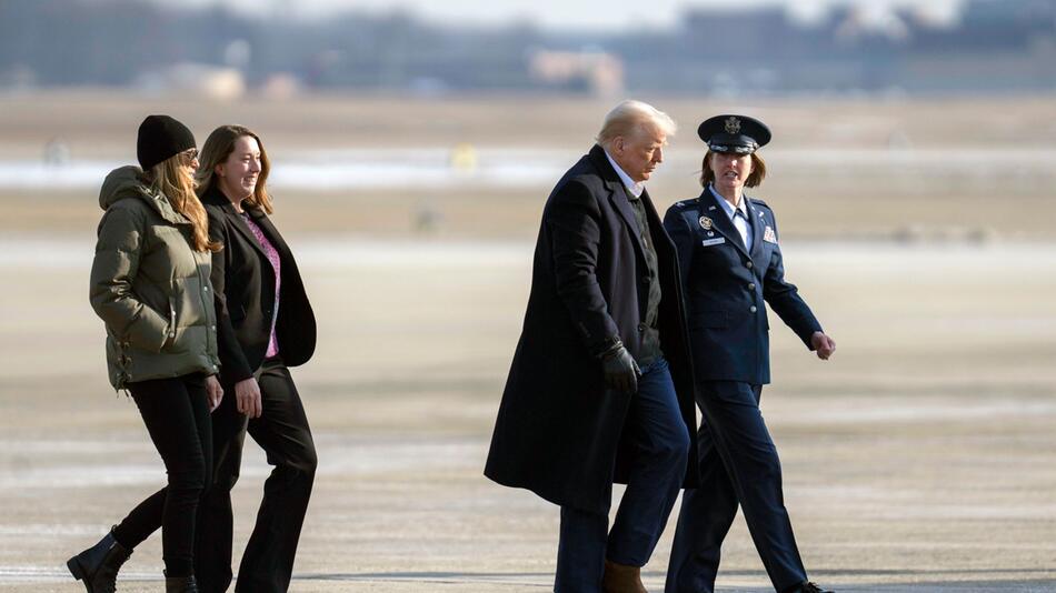 Trump reist nach North Carolina und Kalifornien