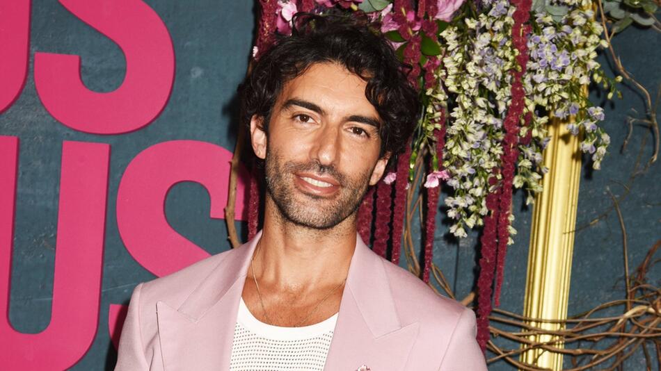 Justin Baldoni wehrt sich gegen Blake Lively. Sie behauptet unter anderem, er habe ihr während ...