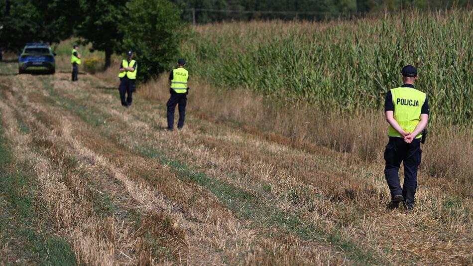 Unbekanntes Flugobjekt stürzt in Polen in Maisfeld