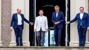 Kaiser Naruhito gemeinsam mit Frans van der Avert, 