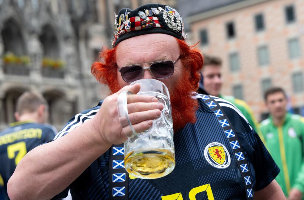 Euro 2024 - Schottische und Deutsche Fans in München