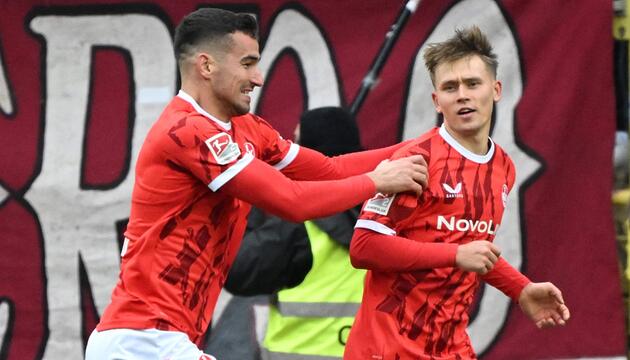 Der Mann des Spiels auf dem Betzenberg: Naatan Skyttä (r.), der einen Hattrick erzielte.