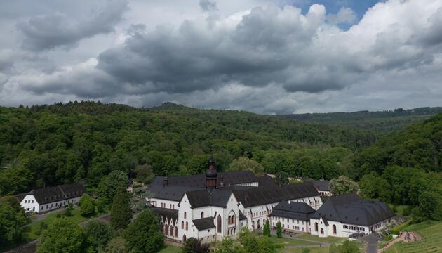 Dunkle Wolken über Kloster Eberbach