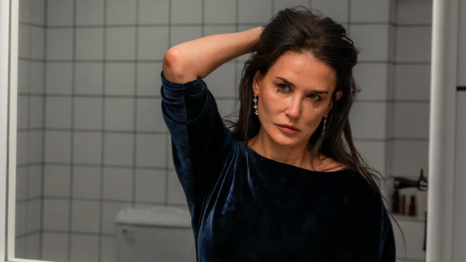 In "The Substance" spielt Demi Moore eine Schauspielerin, die keine Rollen mehr findet.