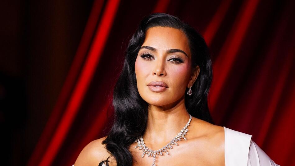 Kim Kardashian sagt zu Überfall in Paris vor Gericht aus