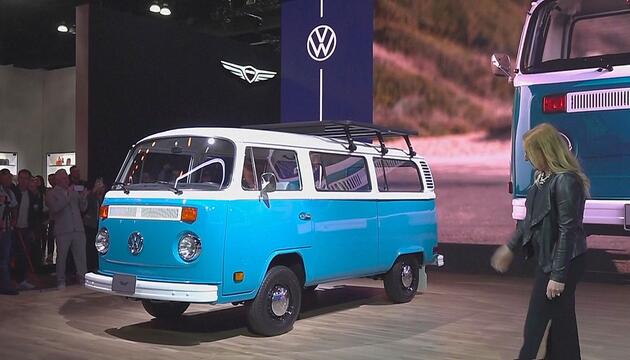 Nach „Palisades Fire“ in Kalifornien: Blauer Kult-VW-Bus kehrt neu zurück