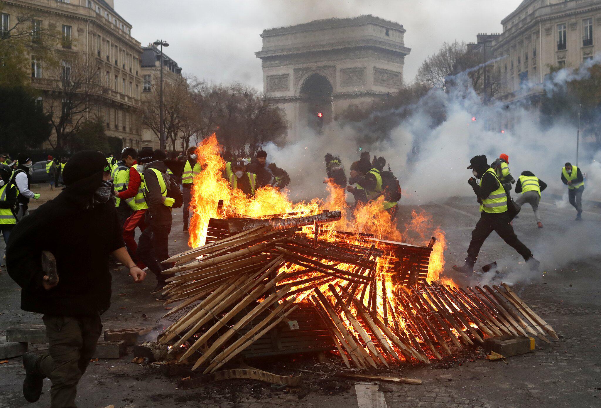 Krawalle bei «Gelbwesten»Protest in Paris Bild der Verwüstung GMX.AT