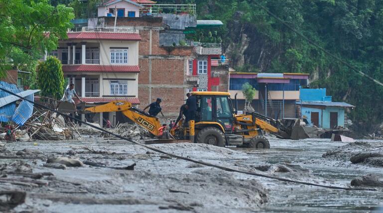 Sturzflut an Grenze zwischen China und Nepal