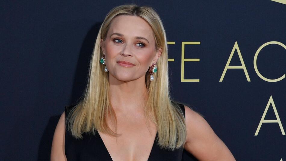 Reese Witherspoon zeigt sich begeistert darüber, die "Natürlich blond"-Hauptfigur Elle Woods ...