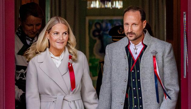 Haakons Ehefrau Mette-Marit wartet auf eine Lungentransplantation.
