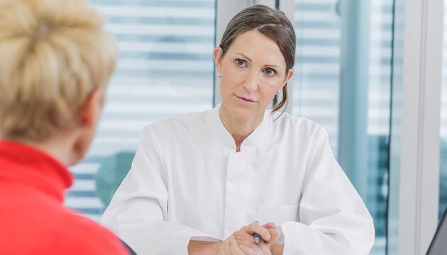 Patientin und Ärztin im Gespräch