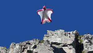 Zwei Frauen wurden beim Absturz mit einem Wingsuit schwer verletzt