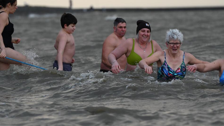 Neujahrsschwimmen in Butjadingen