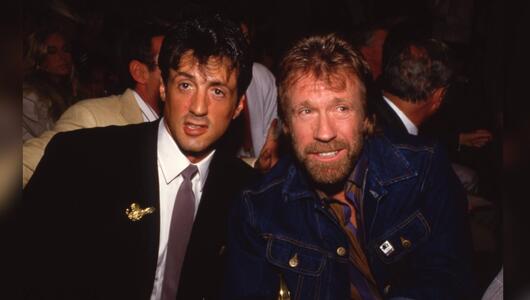Sylvester Stallone (l.) und Chuck Norris in den 1980er Jahren.