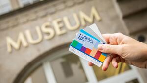 Citypass vor einem Museum