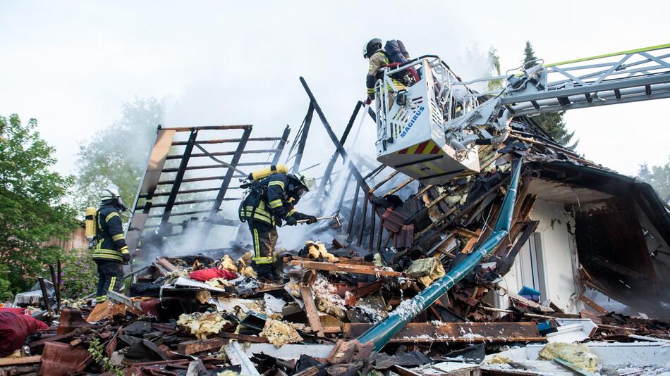 Brand in Wohltorfer Wohnhaus - Feuerwehr sucht nach Vermissten