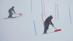 Beim Slalom der Männer herrschten schwierige Bedingungen.