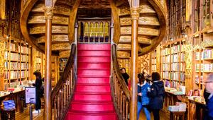 Die Livraria Lello in Porto zählt zu den schönsten Buchhandlungen der Welt - mit kunstvollen ...