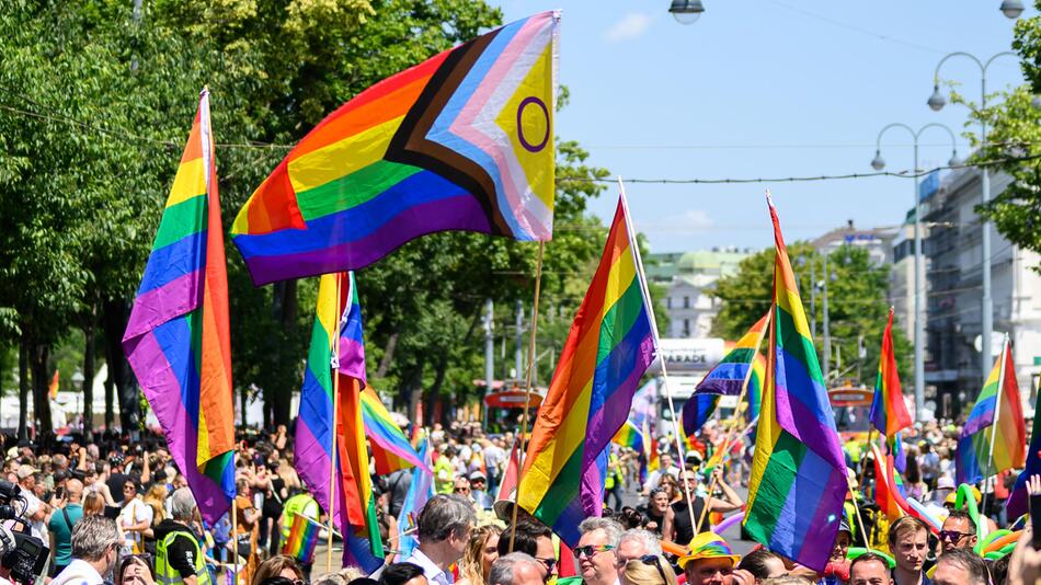 Zehntausende Menschen machen sich für Rechte von LGBTIQ-Menschen stark