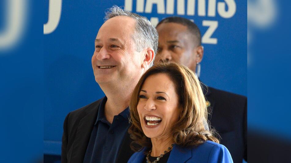 Unterstützt seine Frau Kamala im laufenden US-Präsidentschaftswahlkampf mit vollen Kräften ...