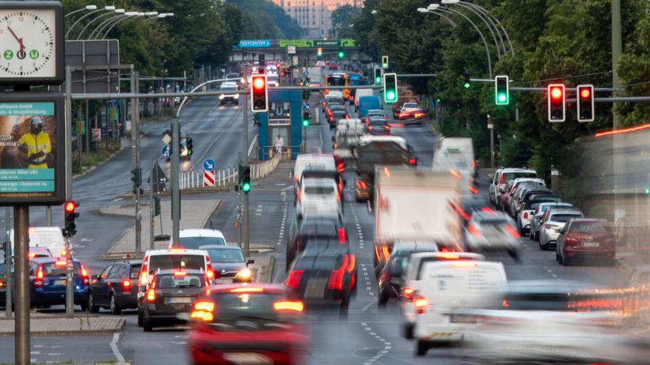 Verkehr am Morgen in Berlin