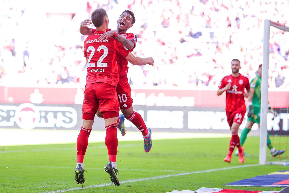 Durch den 2:0-Sieg über Schalke wahrt die Fortuna ihre Aufstiegschance.