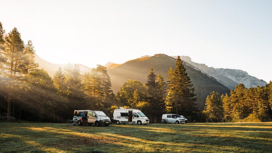 Bevor es auf Tour geht, sollten Camper oder Wohnmobil noch einmal richtig durchgecheckt werden.