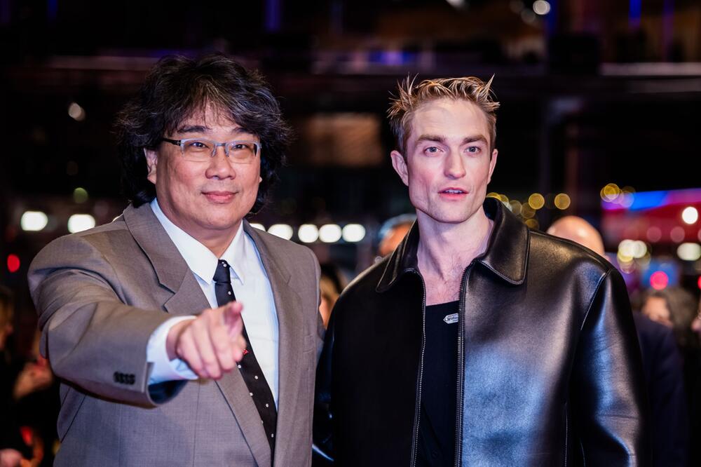 Robert Pattinson (r), Schauspieler, und Bong Joon-ho, Regisseur