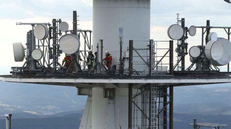 Arbeiter stirbt bei Montagearbeiten