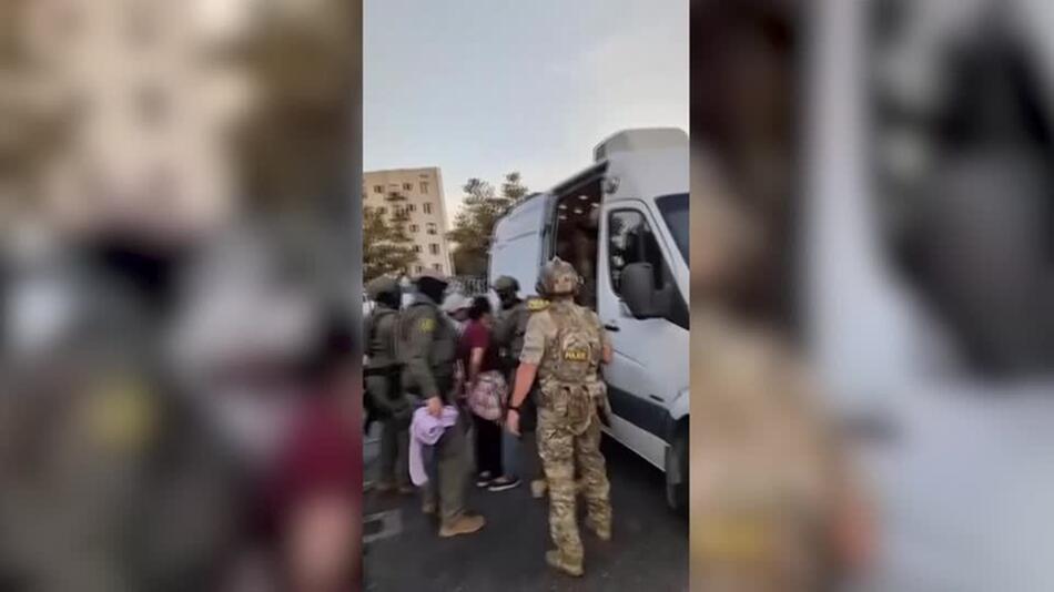 Operation Trojanisches Pferd: US-Einwanderungsbehörde nimmt Latinos auf Parkplatz fest