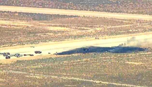 B-52-Bomber stürzt in Kalifornien ab