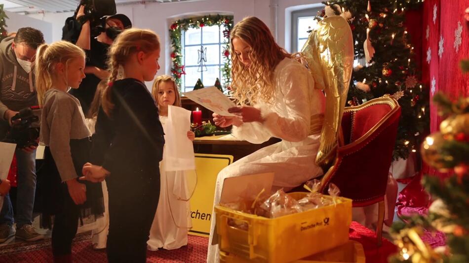 Das Christkind hat in Engelskirchen seine Adresse und Anlaufstelle für die Wunschzettel der Kinder