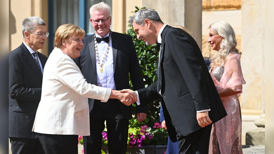 Wiedersehen in Bayreuth: Angela Merkel und Markus Söder.