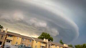 Surreales Ungetüm am Himmel: Bedrohliche Sturmwolke zieht über Kansas