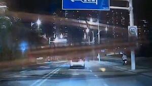 Gigantisches Bohrgerät stürzt auf belebte Straße – Autofahrer haben Glück