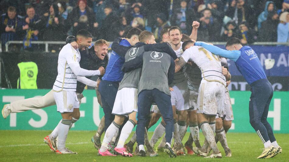 Saarbrücken jubelt nach dem Halbfinaleinzug im DFB-Pokal