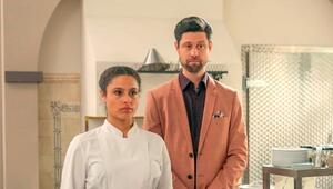 "Rote Rosen": Julius (l.) verschafft Ellie (r.) mithilfe falscher Zeugnisse den Kochjob im Carlas.