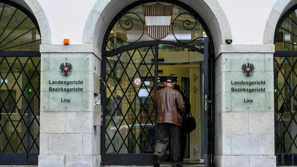 15-Jährige soll mehrmals auf 20-Jährige eingestochen haben