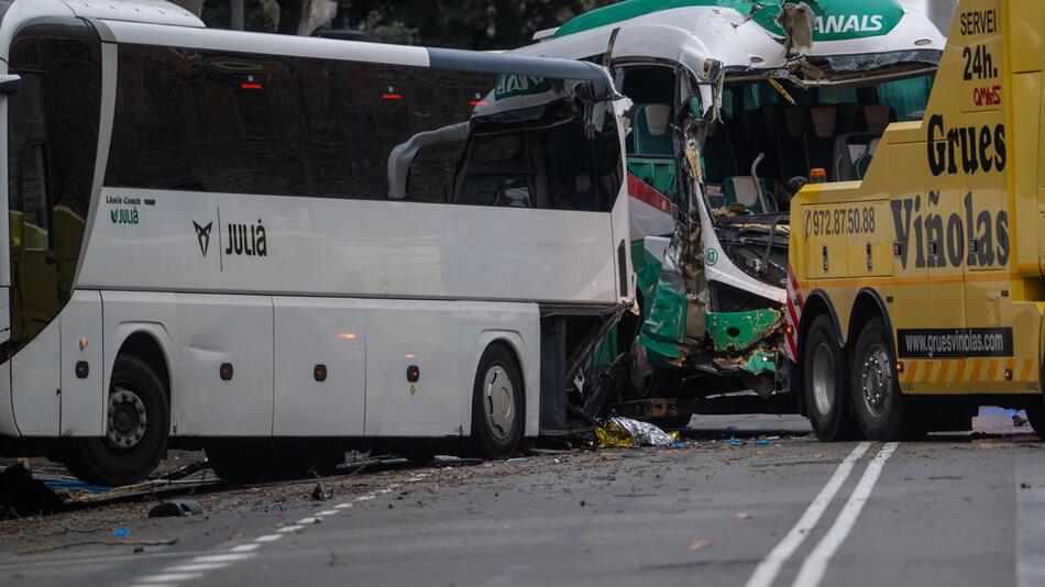 Zusammenstoß zweier Busse in Barcelona