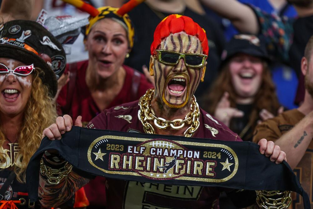 Fans von Rhein Fire