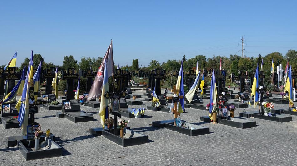 Ukraine-Krieg – ukrainischer Soldatenfriedhof