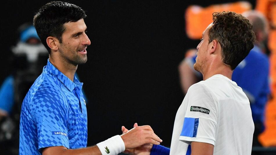 Novak Djokovic besiegt in Melbourne am 17. Januar 2023 den Spanier Roberto Carballes Baena