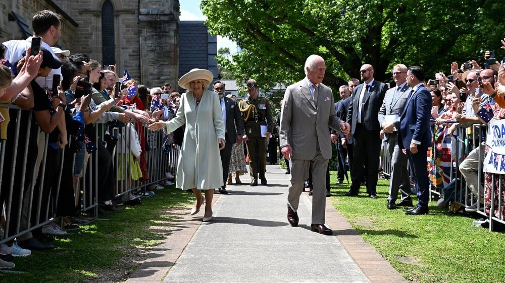 König Charles III. und Königin Camilla nach dem Gottesdienst.