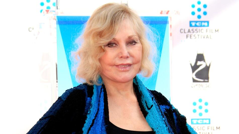 Kim Novak wird für ihr Lebenswerk ausgezeichnet.